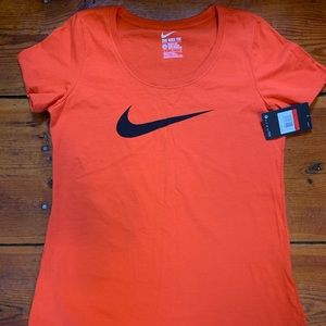 NWT  Women’s Nike shirt